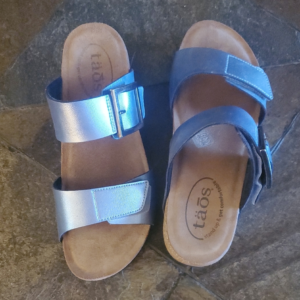 Taos Footwear Metallic Blue Sandals. Size 8